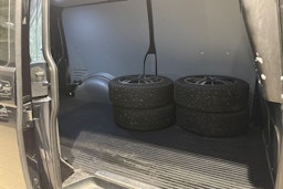 sininen Volkswagen Transporter 2020 kuva 16.