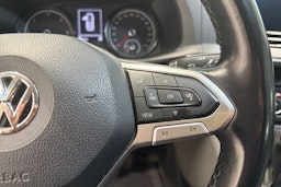 sininen Volkswagen Transporter 2020 kuva 19.