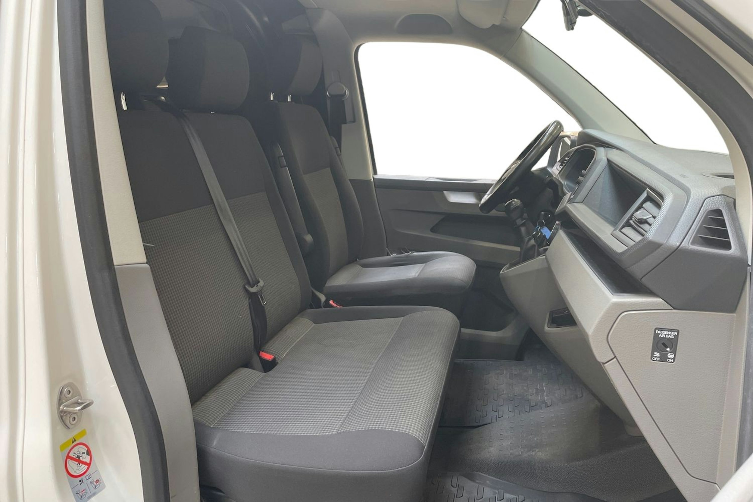 valkoinen Volkswagen Transporter 2020 kuva 10.