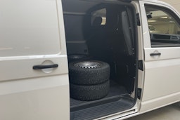 valkoinen Volkswagen Transporter 2020 kuva 14.