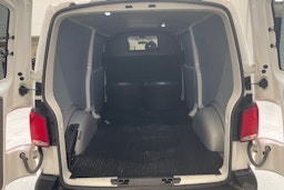 valkoinen Volkswagen Transporter 2020 kuva 16.