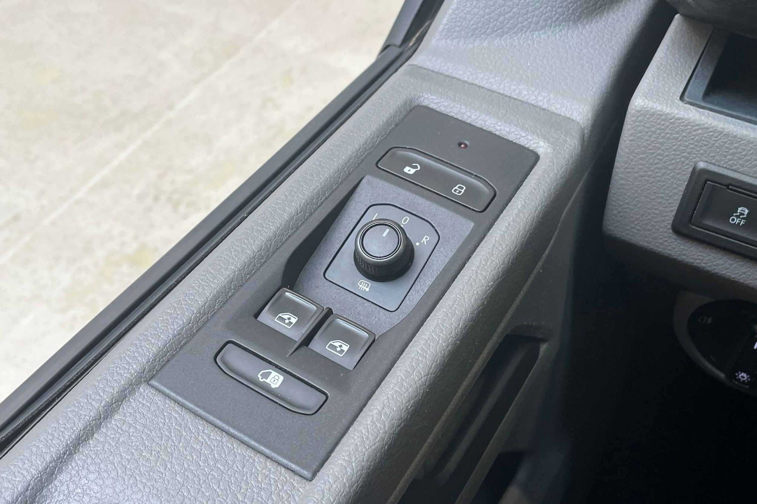 valkoinen Volkswagen Transporter 2020 kuva 20.
