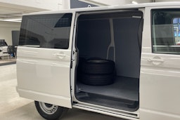 valkoinen Volkswagen Transporter 2020 kuva 12.