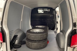 valkoinen Volkswagen Transporter 2020 kuva 16.