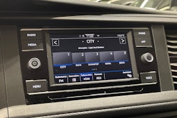 valkoinen Volkswagen Transporter 2020 kuva 19.