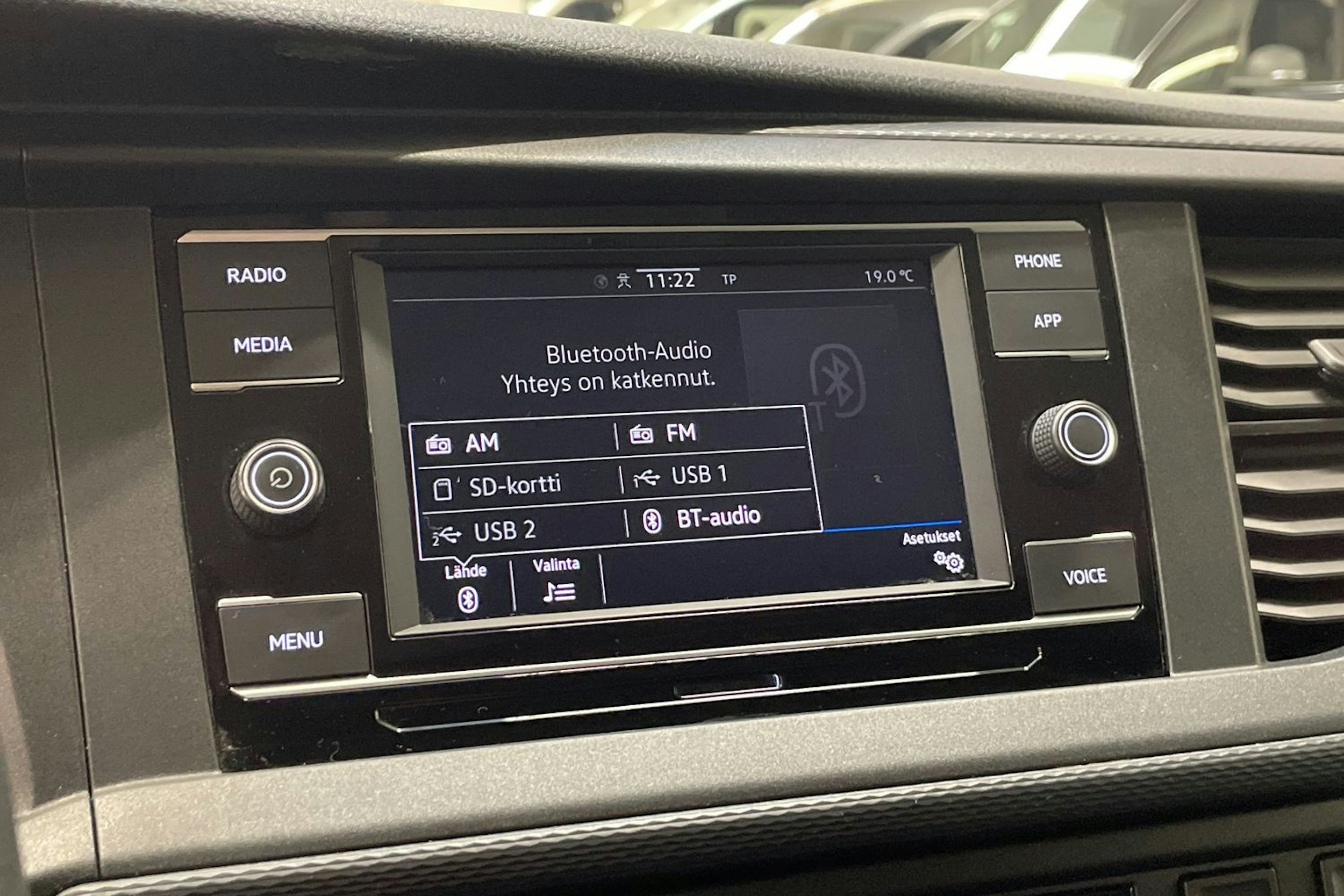 valkoinen Volkswagen Transporter 2020 kuva 20.