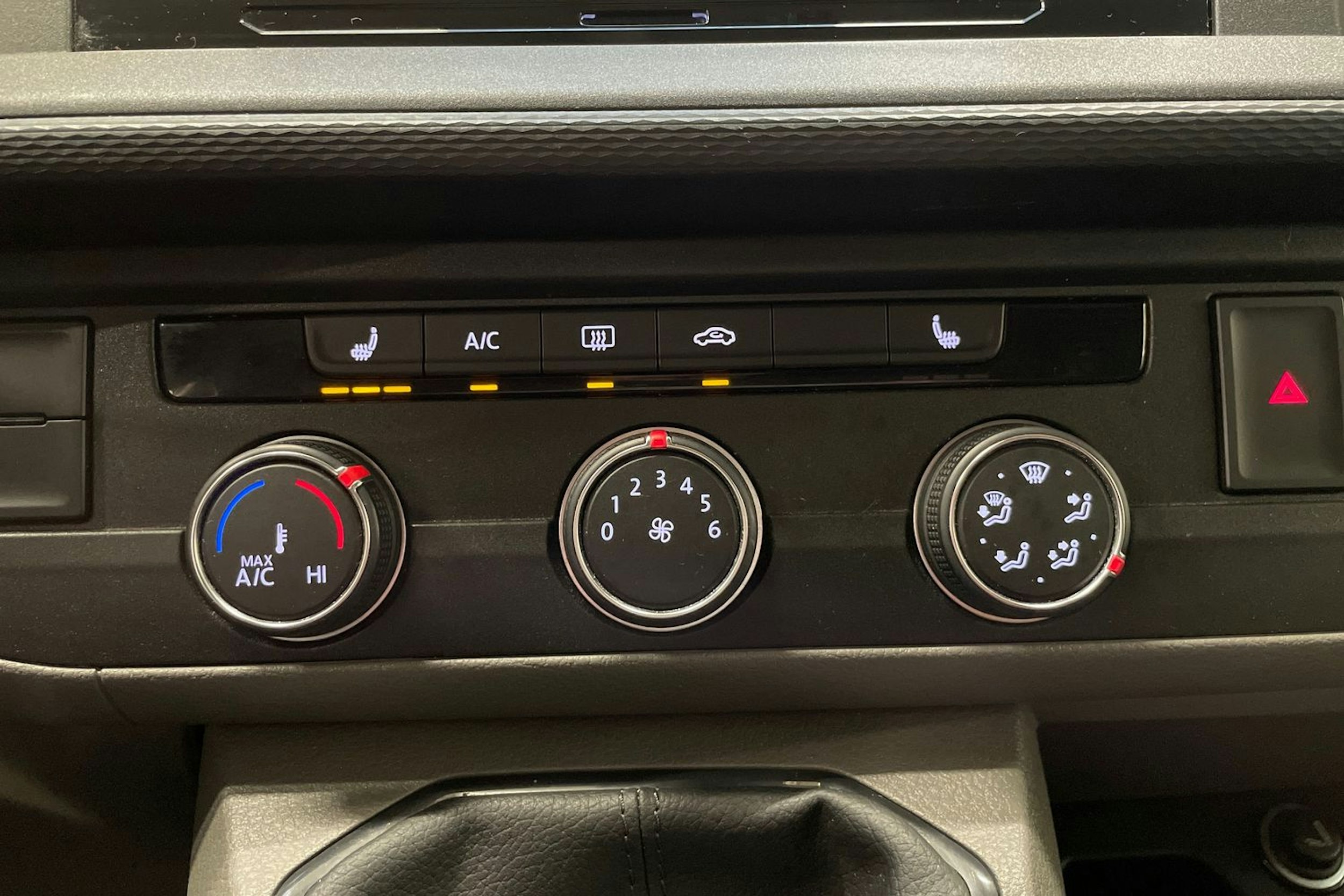 valkoinen Volkswagen Transporter 2020 kuva 22.