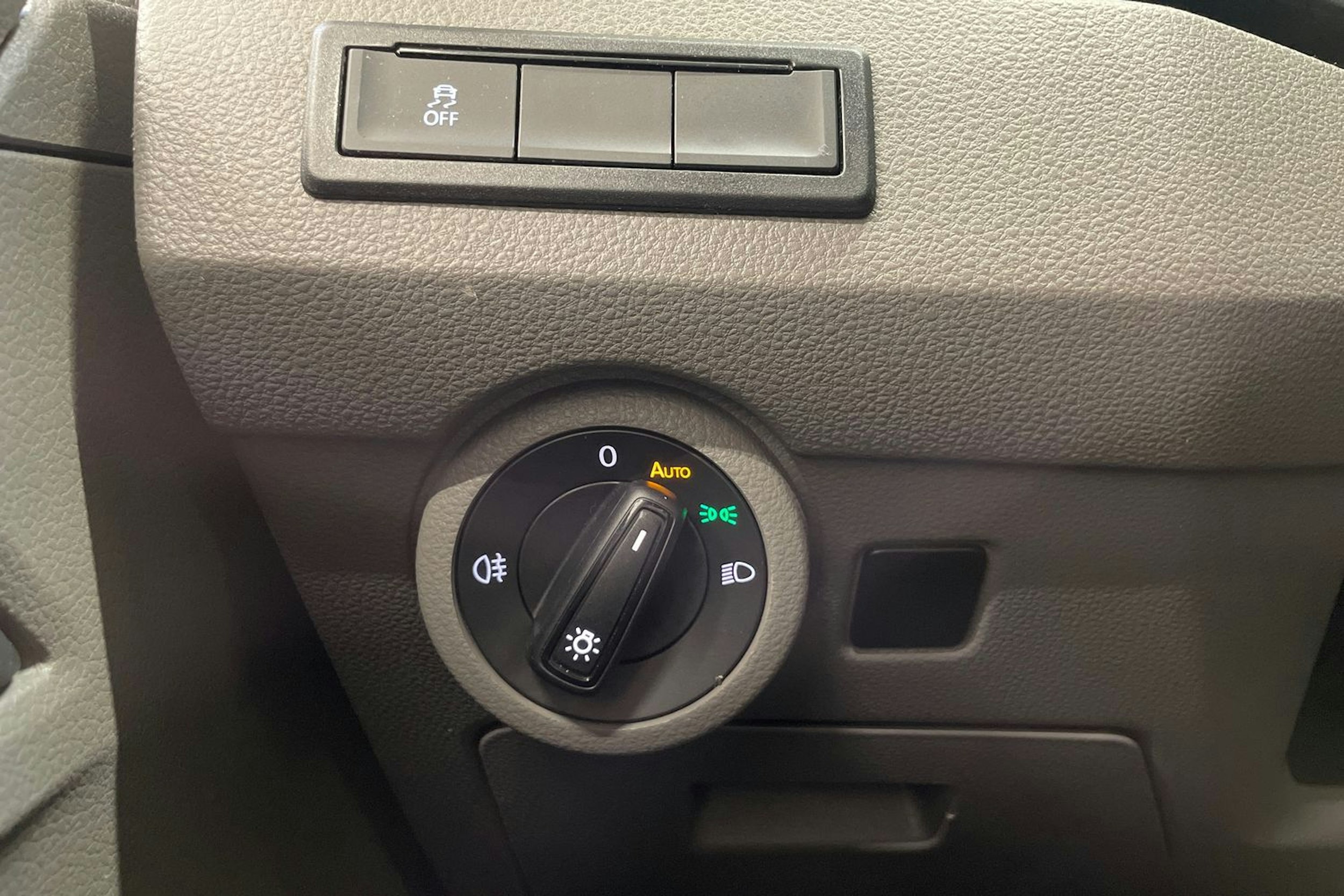 valkoinen Volkswagen Transporter 2020 kuva 23.