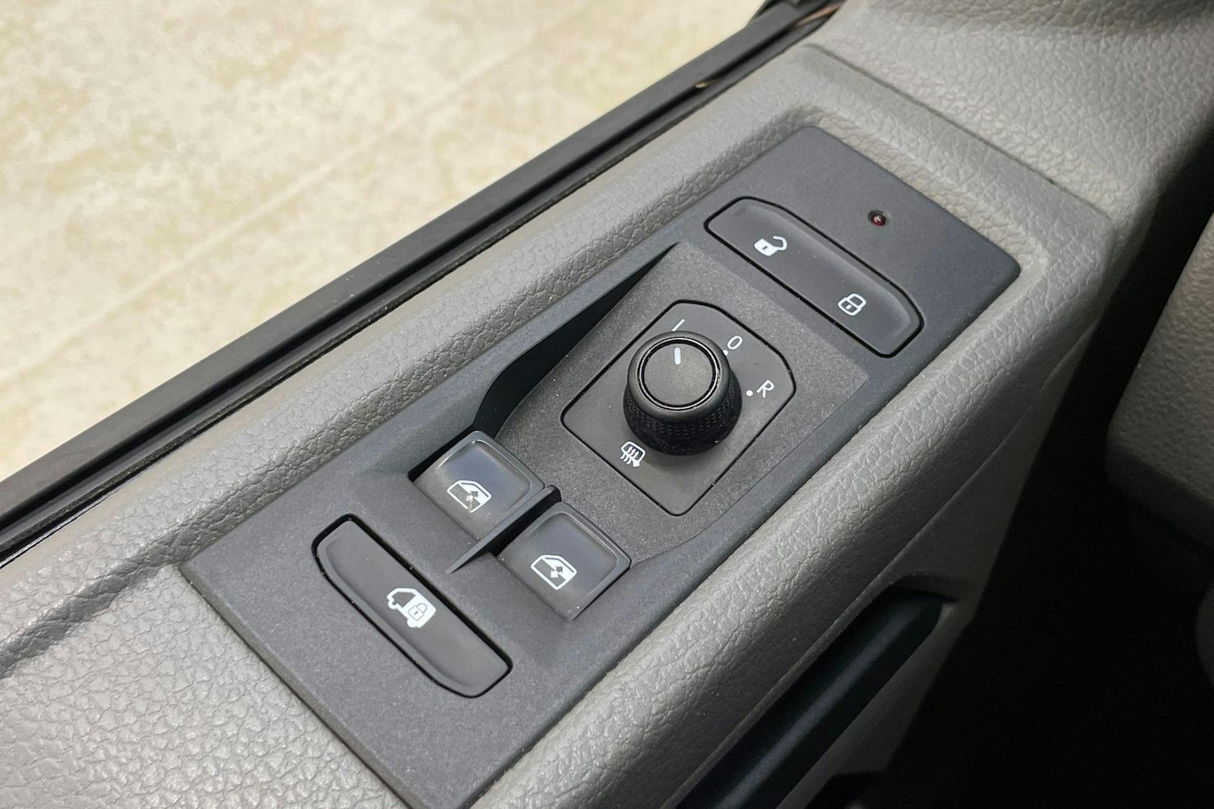 valkoinen Volkswagen Transporter 2020 kuva 24.