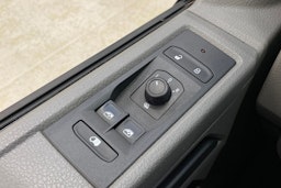 valkoinen Volkswagen Transporter 2020 kuva 24.