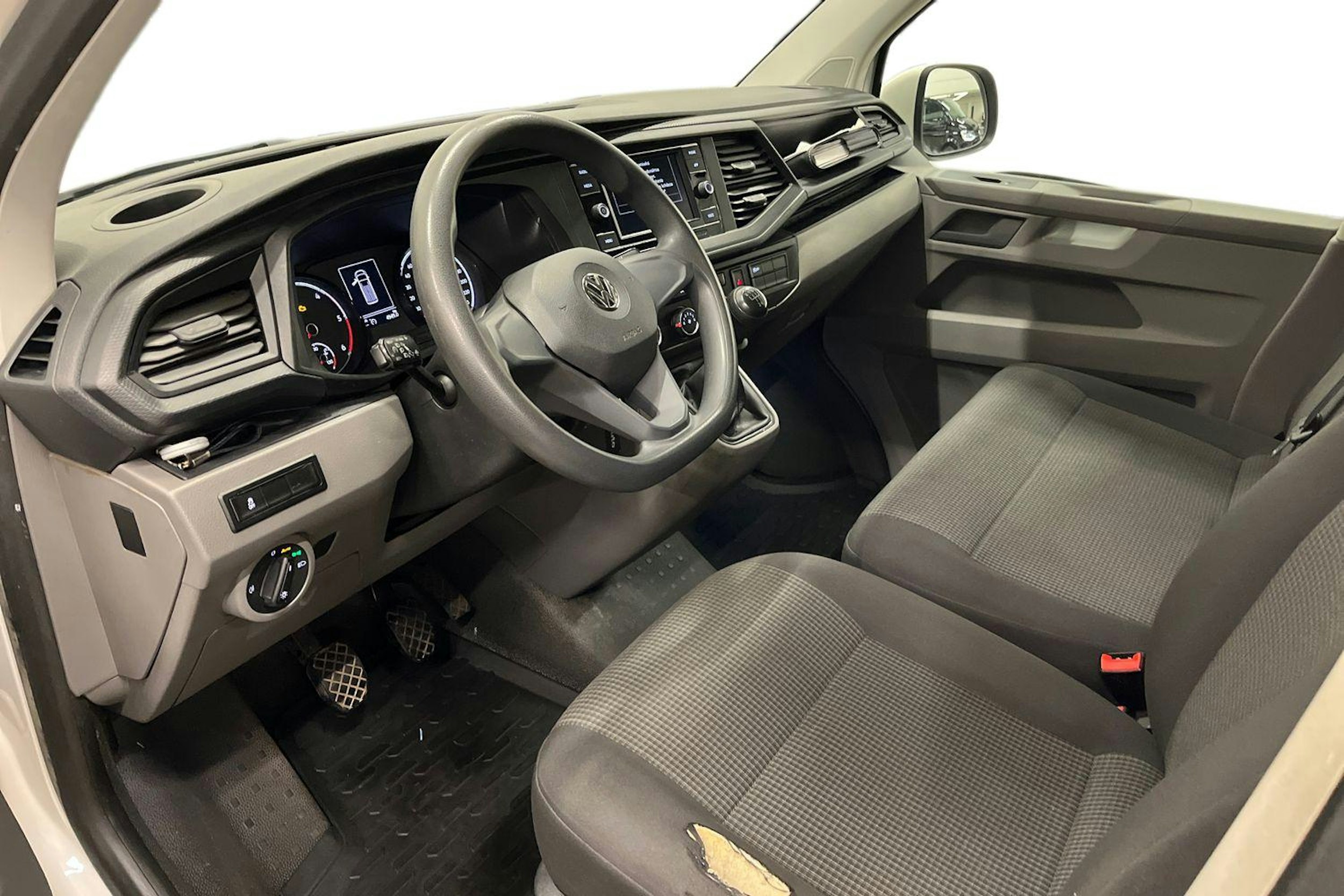 valkoinen Volkswagen Transporter 2020 kuva 8.