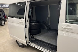 valkoinen Volkswagen Transporter 2020 kuva 13.