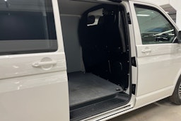 valkoinen Volkswagen Transporter 2020 kuva 15.