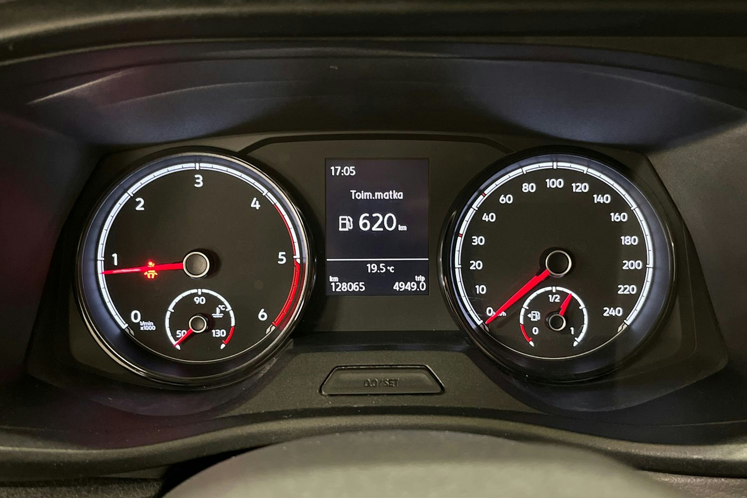 valkoinen Volkswagen Transporter 2020 kuva 17.