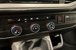 valkoinen Volkswagen Transporter 2020 kuva 19.