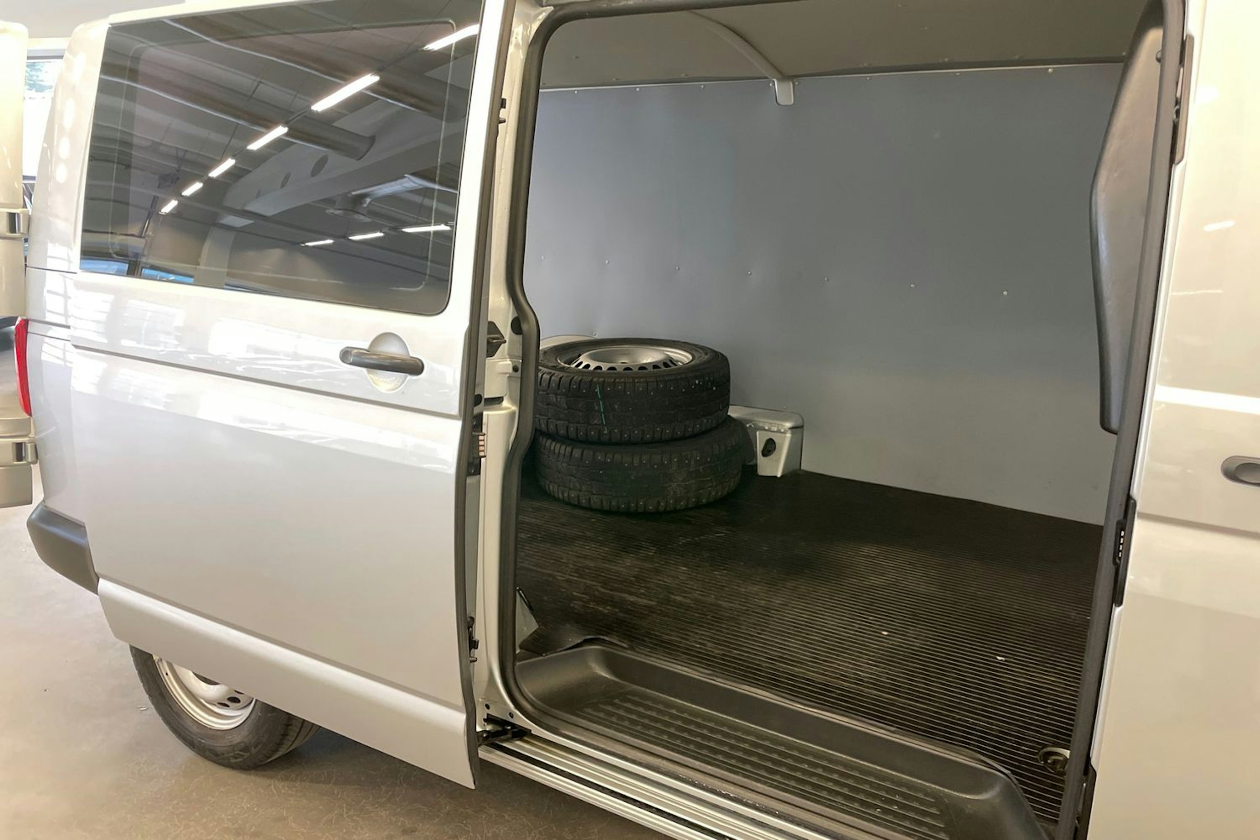 Hopea Volkswagen TRANSPORTER 2020 kuva 17.