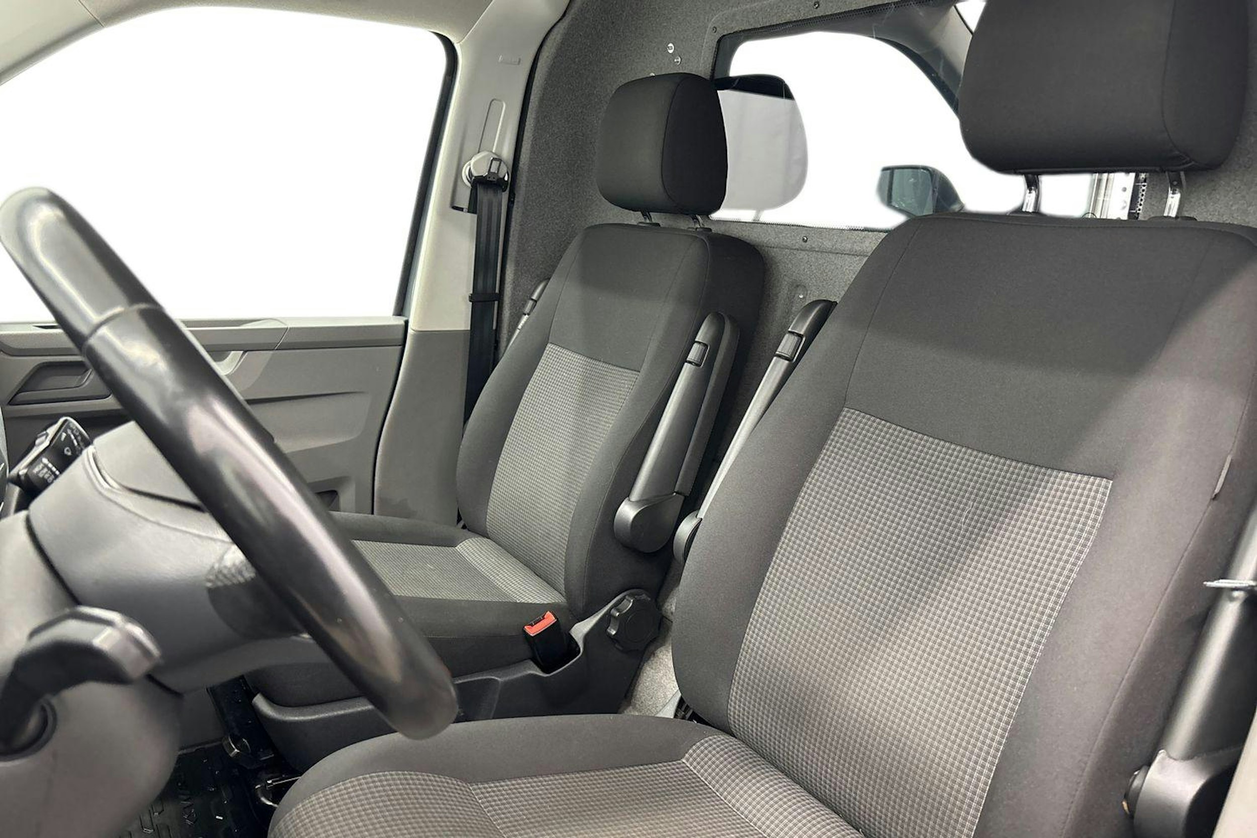 Harmaa Volkswagen Transporter 2020 kuva 10.