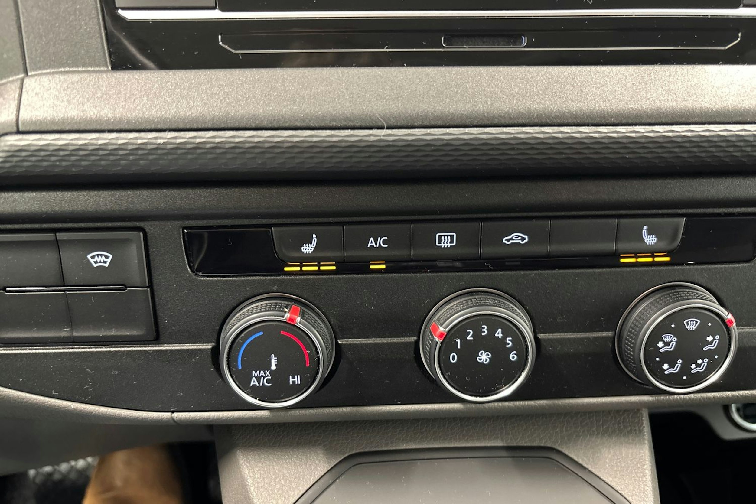Harmaa Volkswagen Transporter 2020 kuva 18.
