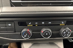 Harmaa Volkswagen Transporter 2020 kuva 18.