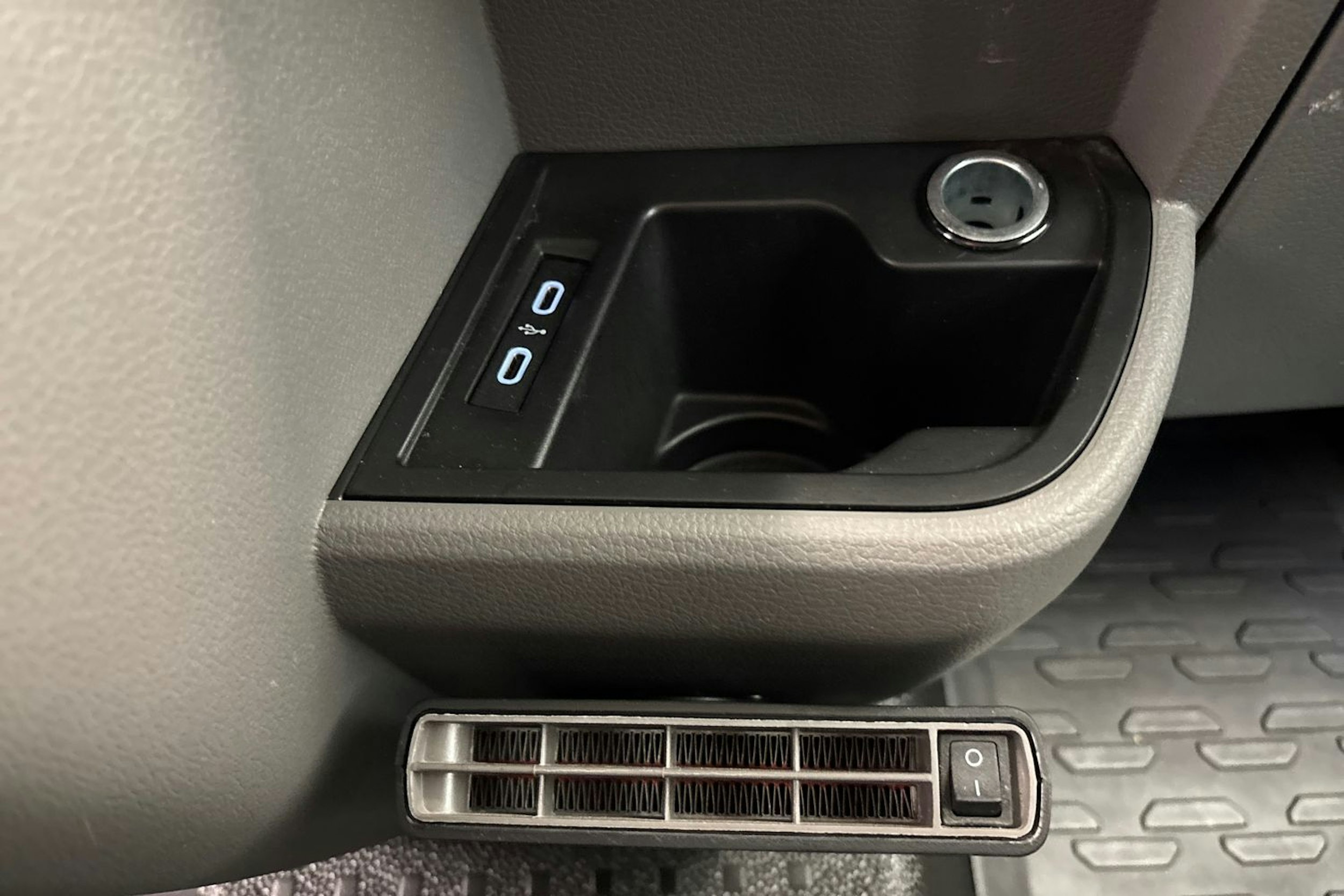 Harmaa Volkswagen Transporter 2020 kuva 21.