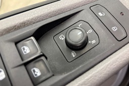 Harmaa Volkswagen Transporter 2020 kuva 22.