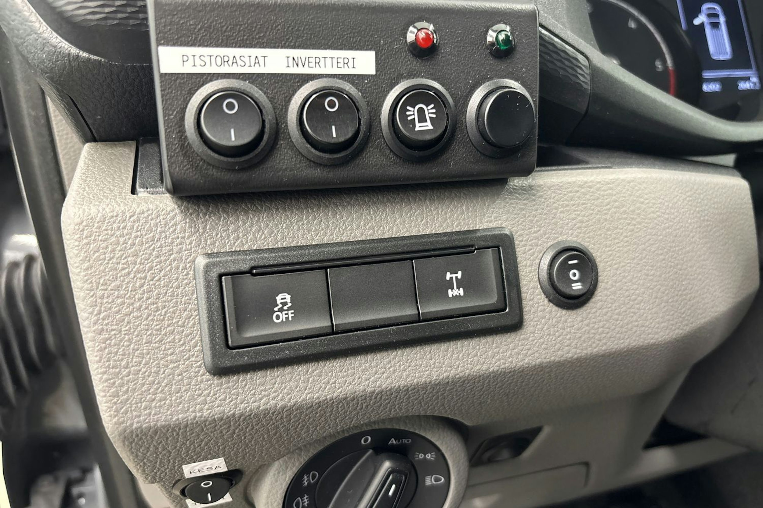 Harmaa Volkswagen Transporter 2020 kuva 23.