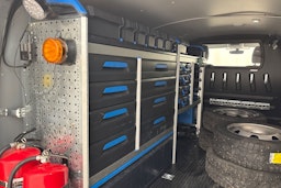 Harmaa Volkswagen Transporter 2020 kuva 29.