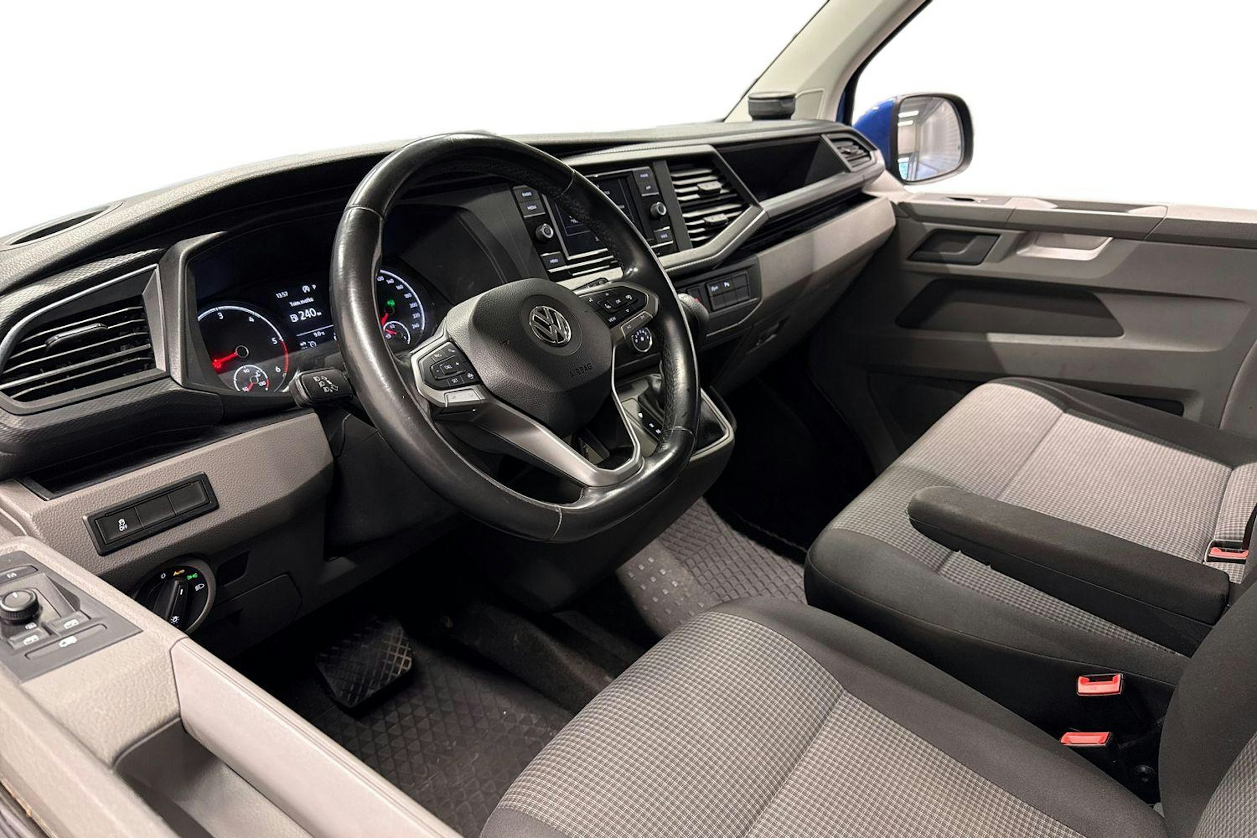 sininen Volkswagen Transporter 2020 kuva 8.