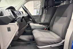 sininen Volkswagen Transporter 2020 kuva 15.