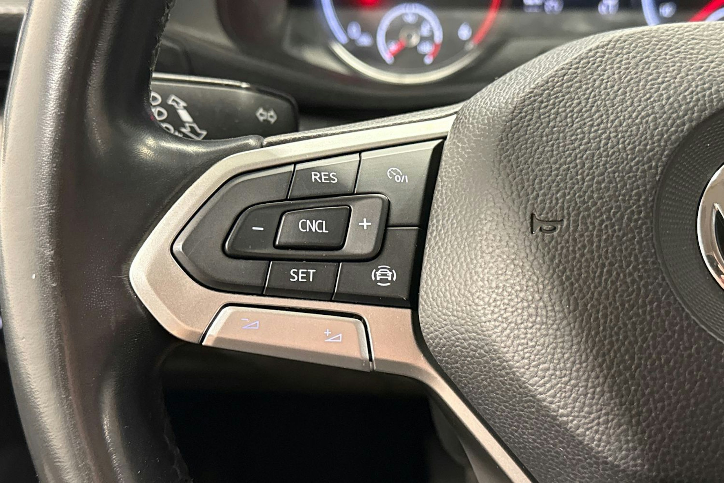 sininen Volkswagen Transporter 2020 kuva 16.