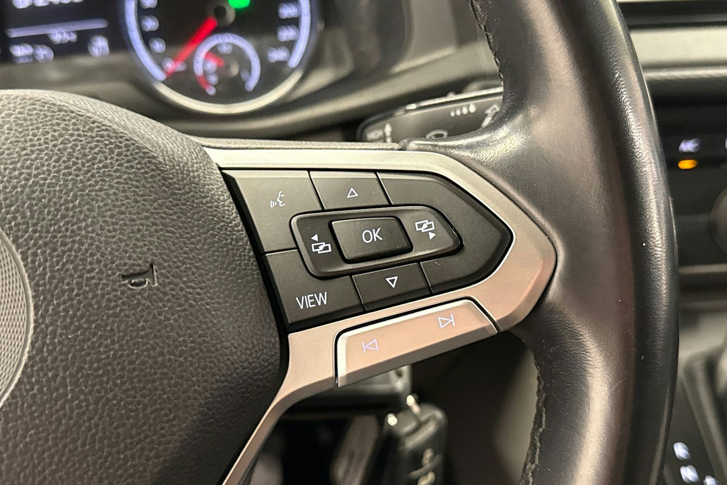 sininen Volkswagen Transporter 2020 kuva 17.