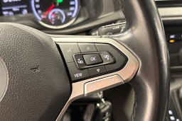 sininen Volkswagen Transporter 2020 kuva 17.