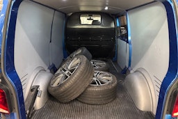 sininen Volkswagen Transporter 2020 kuva 24.