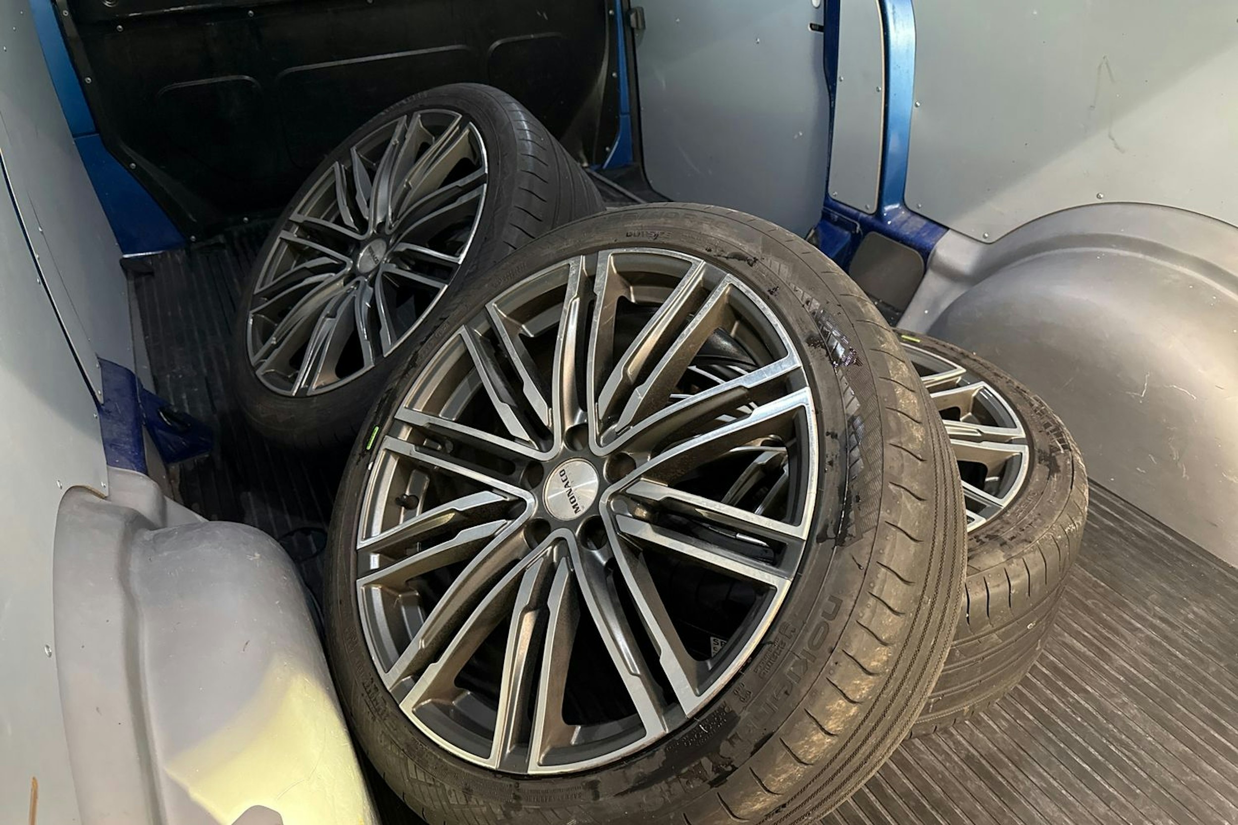 sininen Volkswagen Transporter 2020 kuva 25.