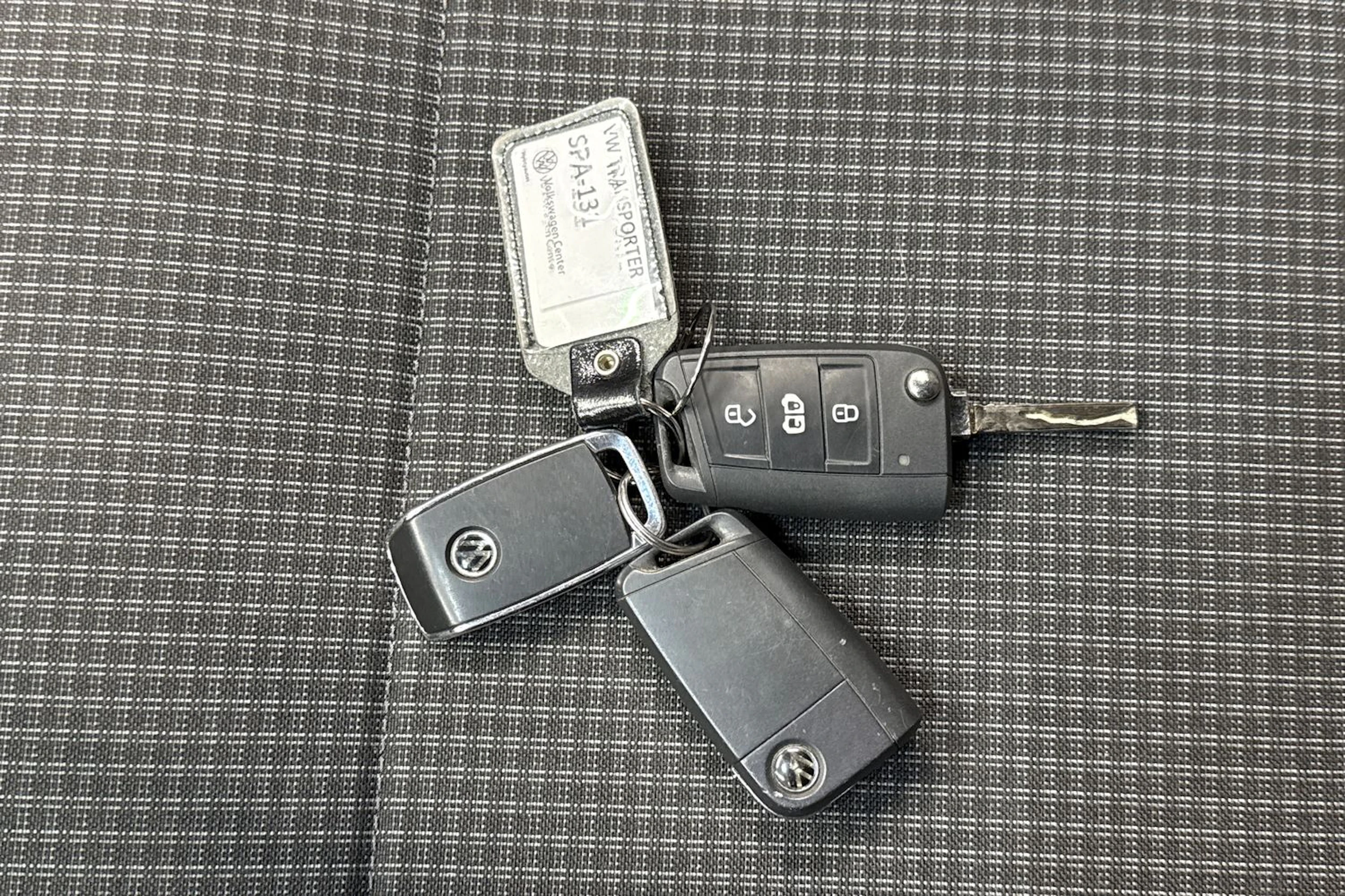 sininen Volkswagen Transporter 2020 kuva 27.