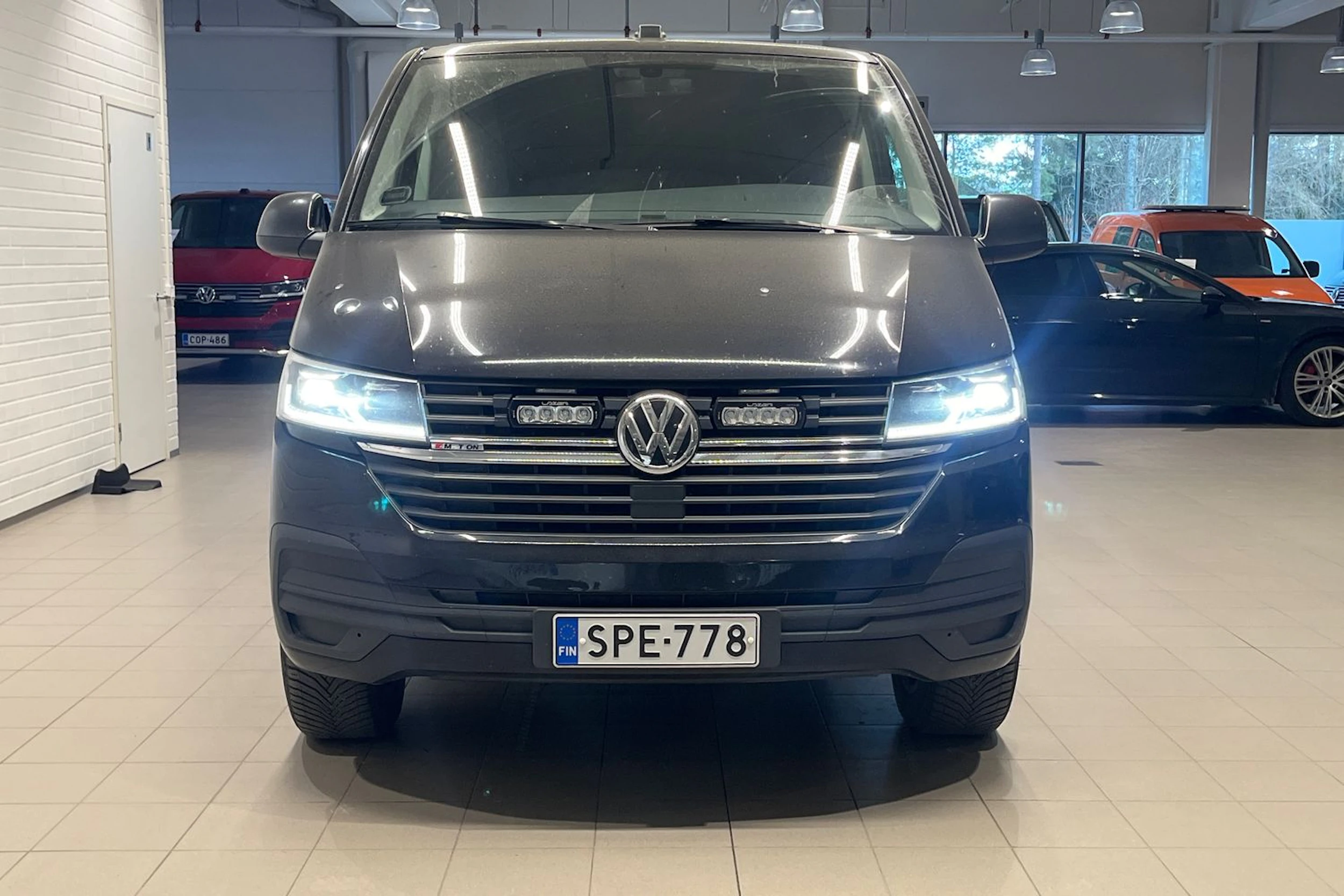 Musta Volkswagen TRANSPORTER 2020 kuva 5.