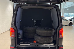 Musta Volkswagen TRANSPORTER 2020 kuva 17.