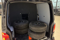 Musta Volkswagen TRANSPORTER 2020 kuva 18.