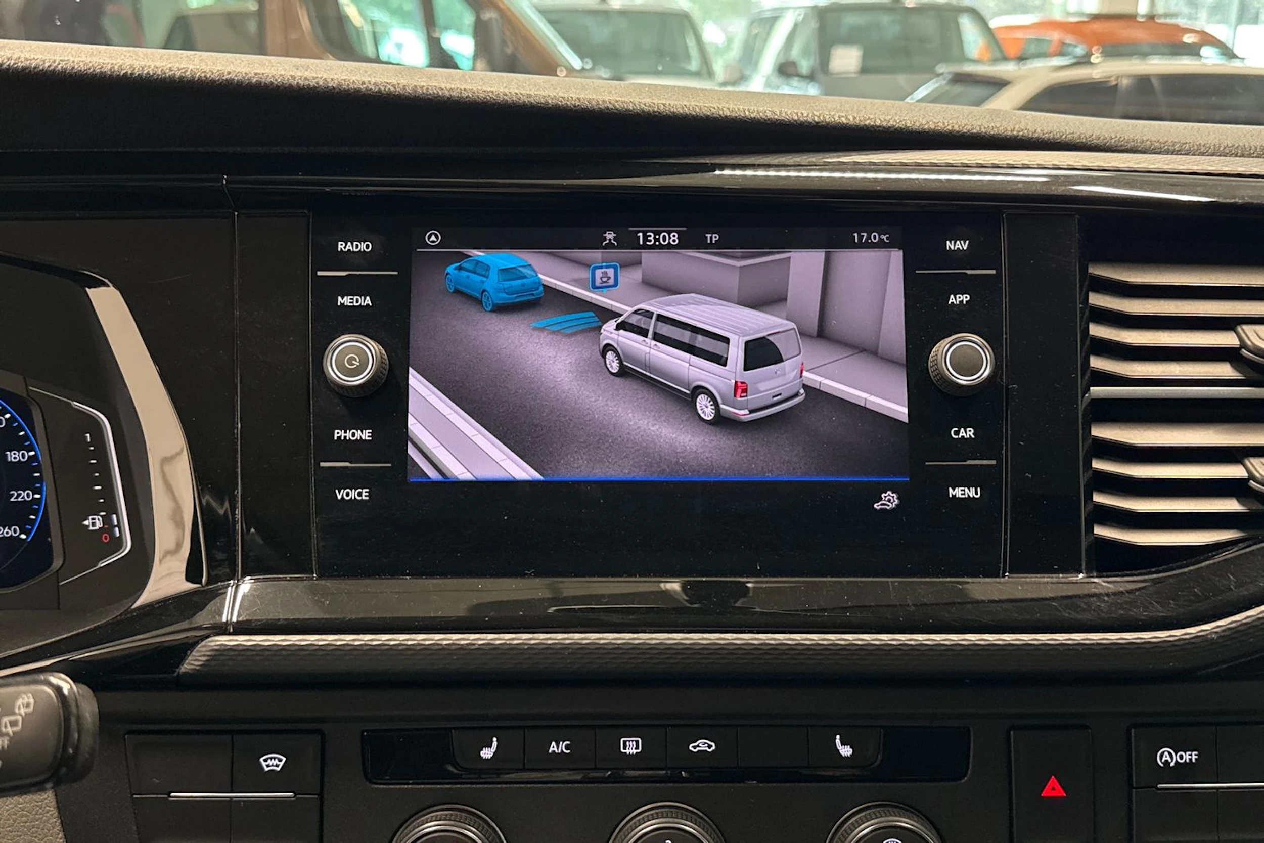 Musta Volkswagen TRANSPORTER 2020 kuva 23.
