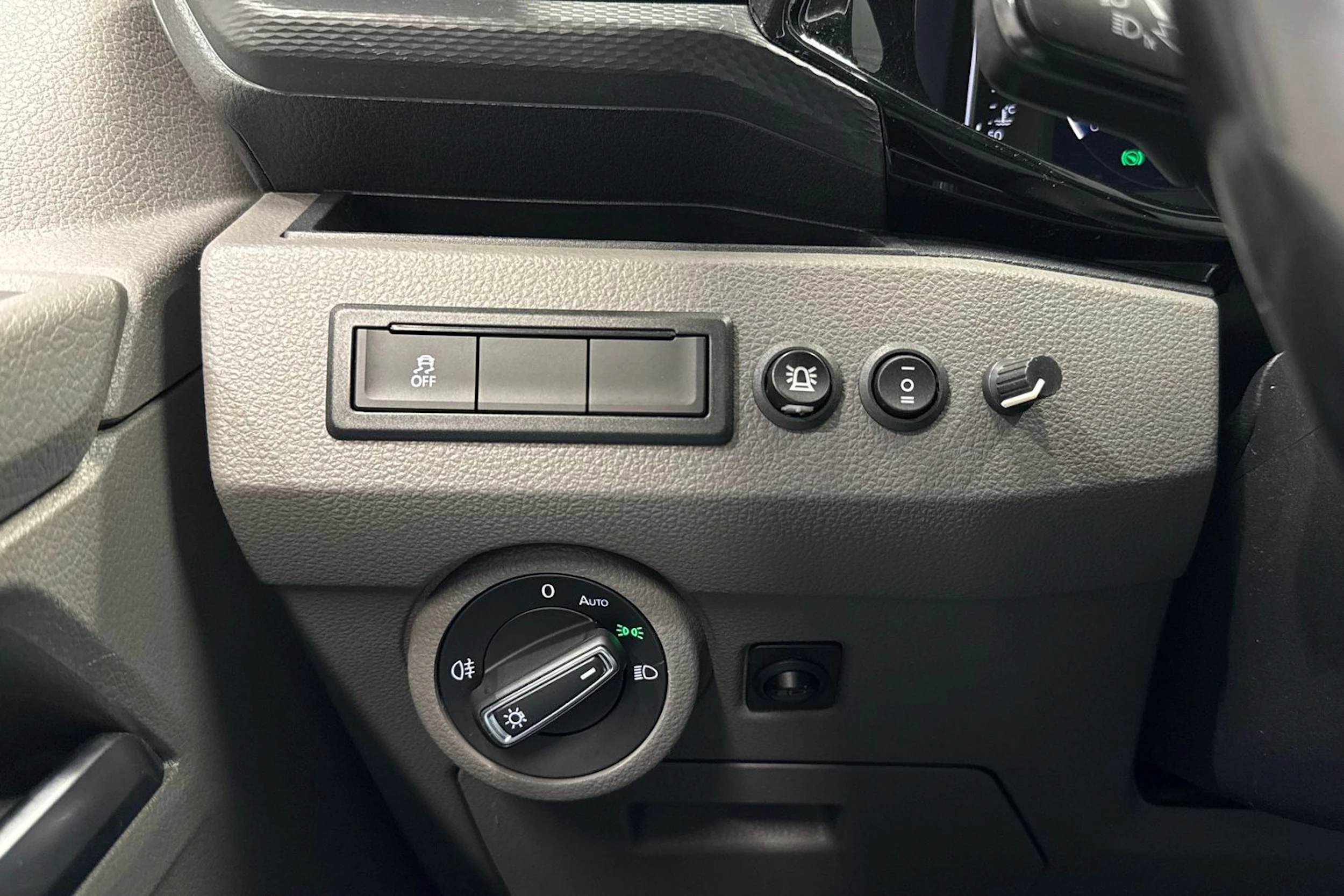 Musta Volkswagen TRANSPORTER 2020 kuva 28.