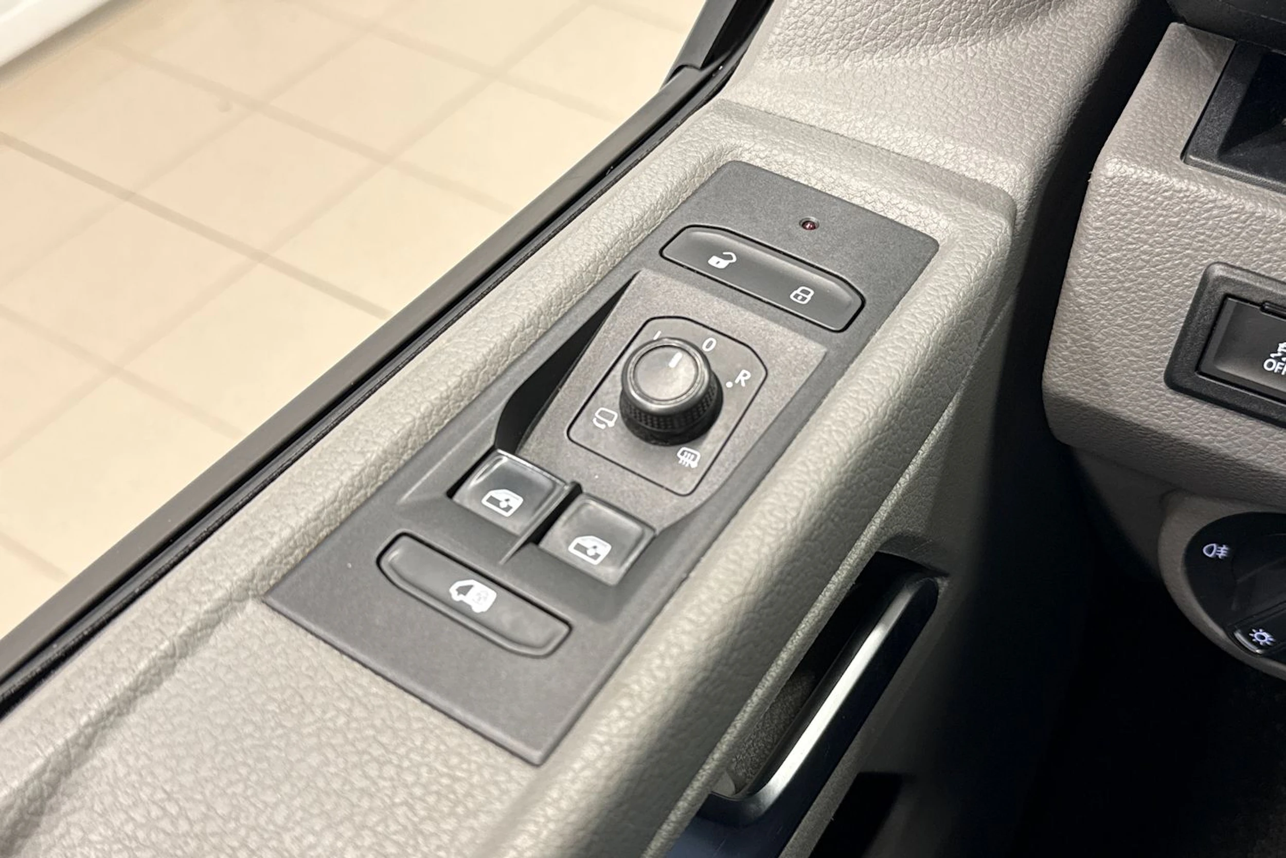 Musta Volkswagen TRANSPORTER 2020 kuva 29.