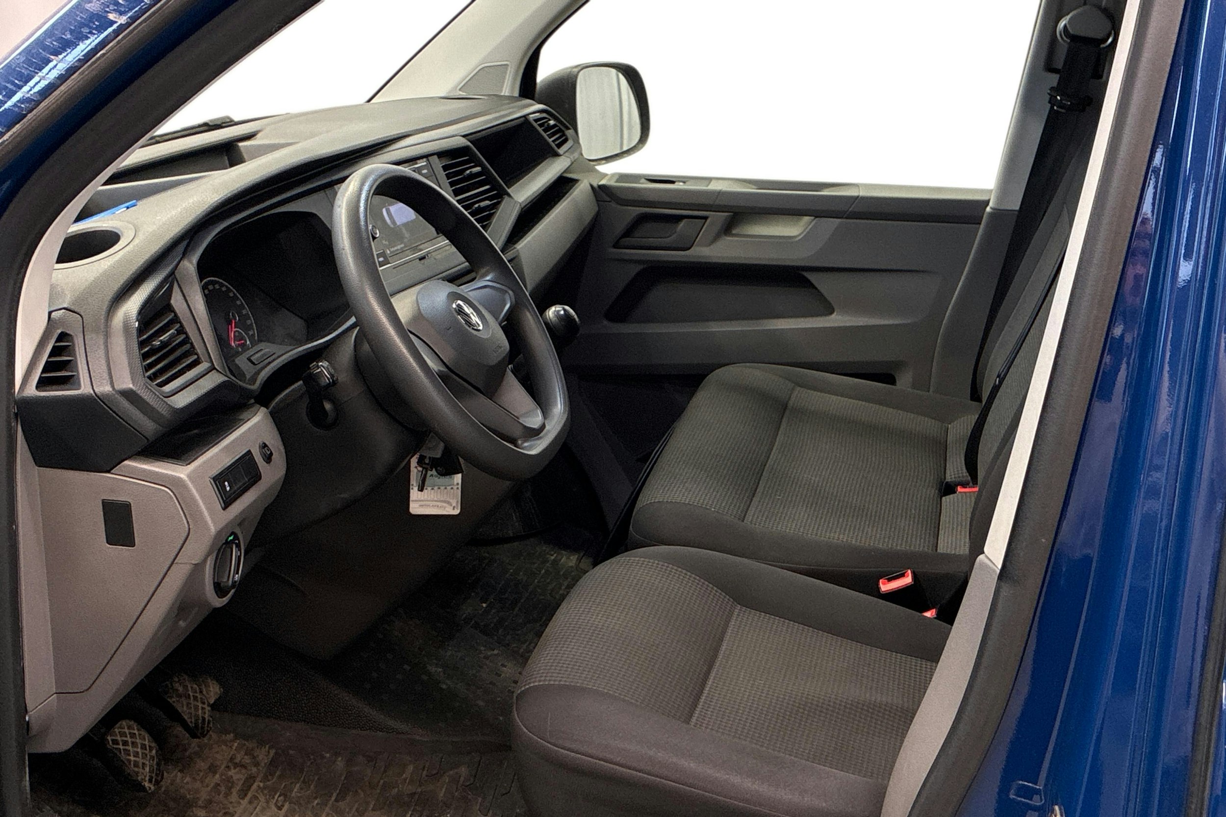 sininen Volkswagen Transporter 2020 kuva 3.