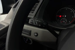 sininen Volkswagen Transporter 2020 kuva 14.