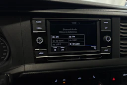 sininen Volkswagen Transporter 2020 kuva 18.