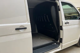 valkoinen Volkswagen Transporter 2020 kuva 15.