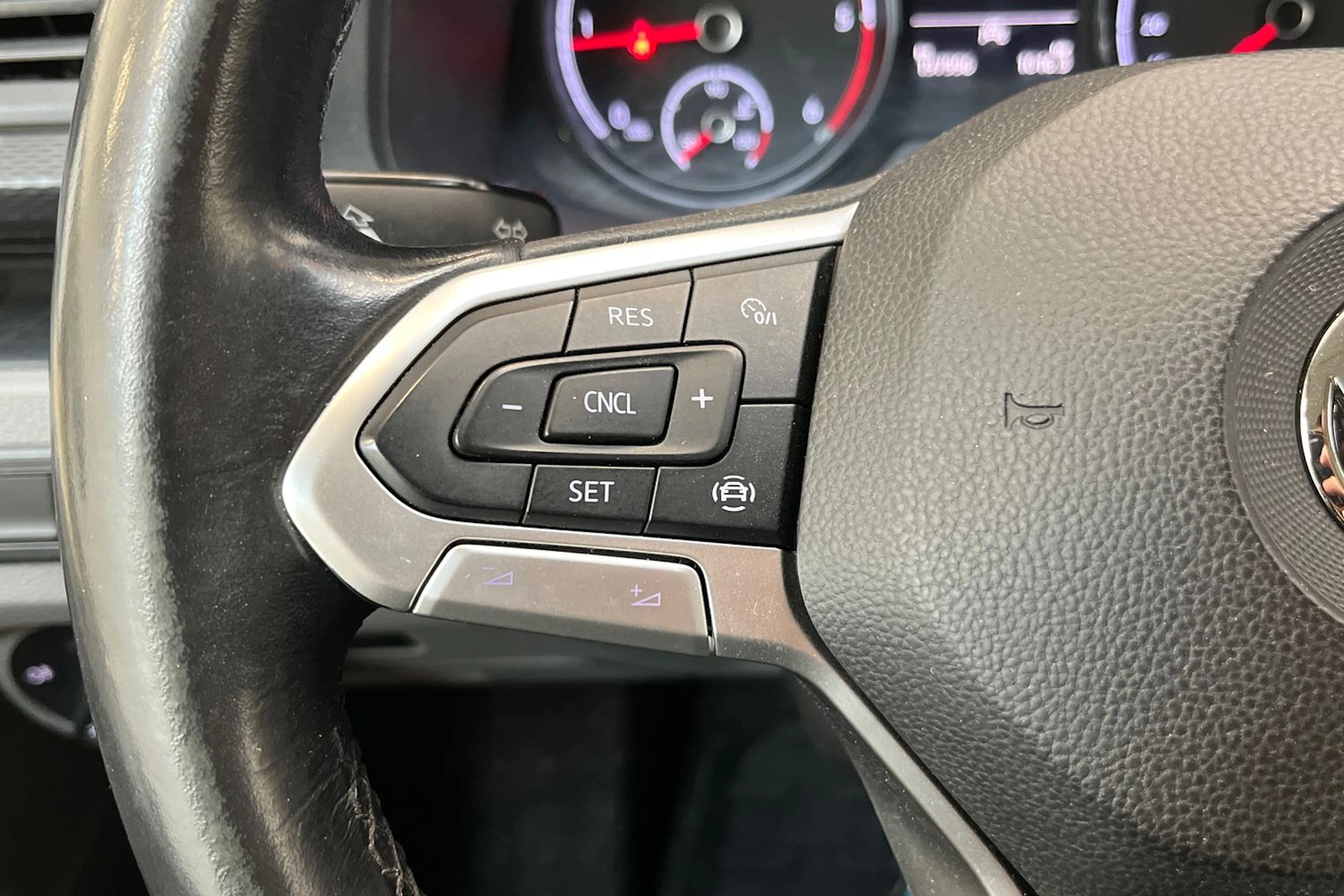 valkoinen Volkswagen Transporter 2020 kuva 18.