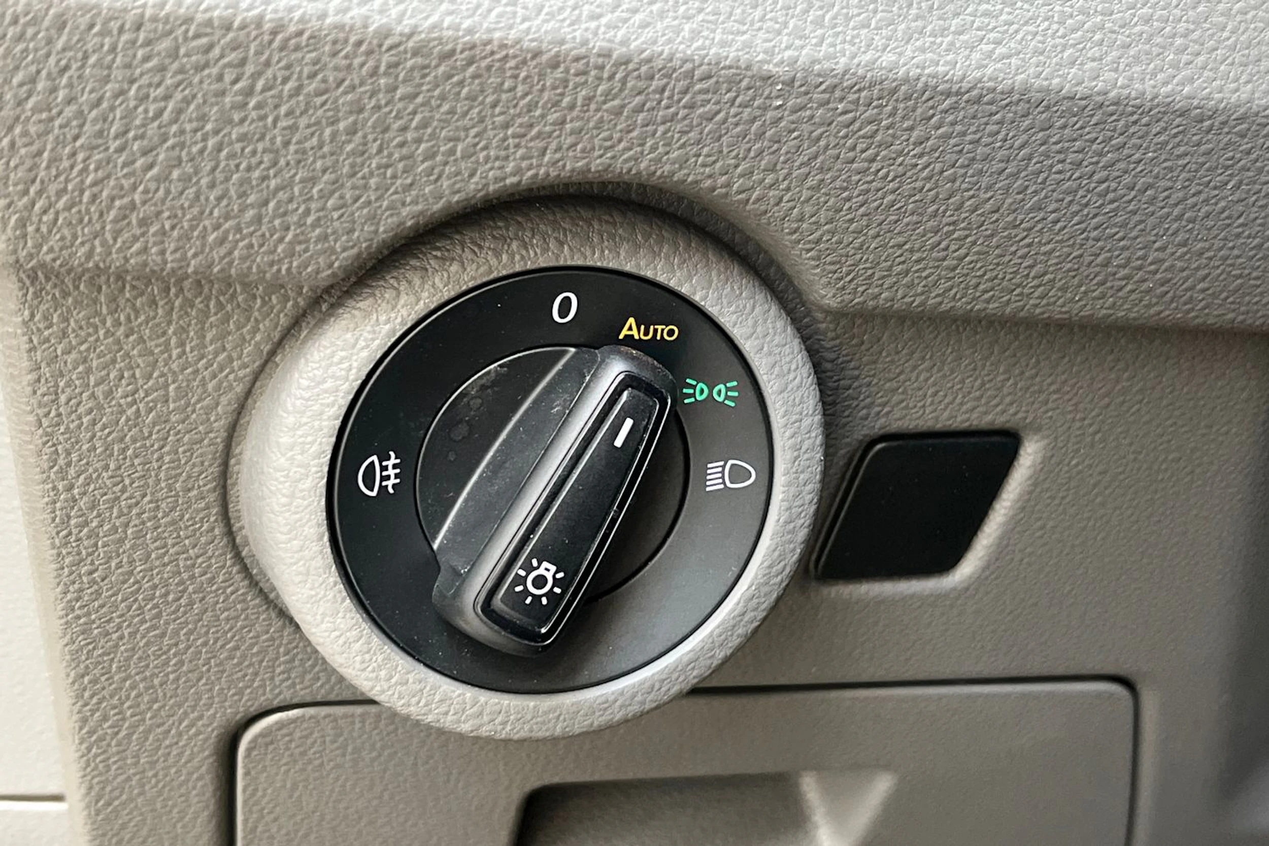 valkoinen Volkswagen Transporter 2020 kuva 22.
