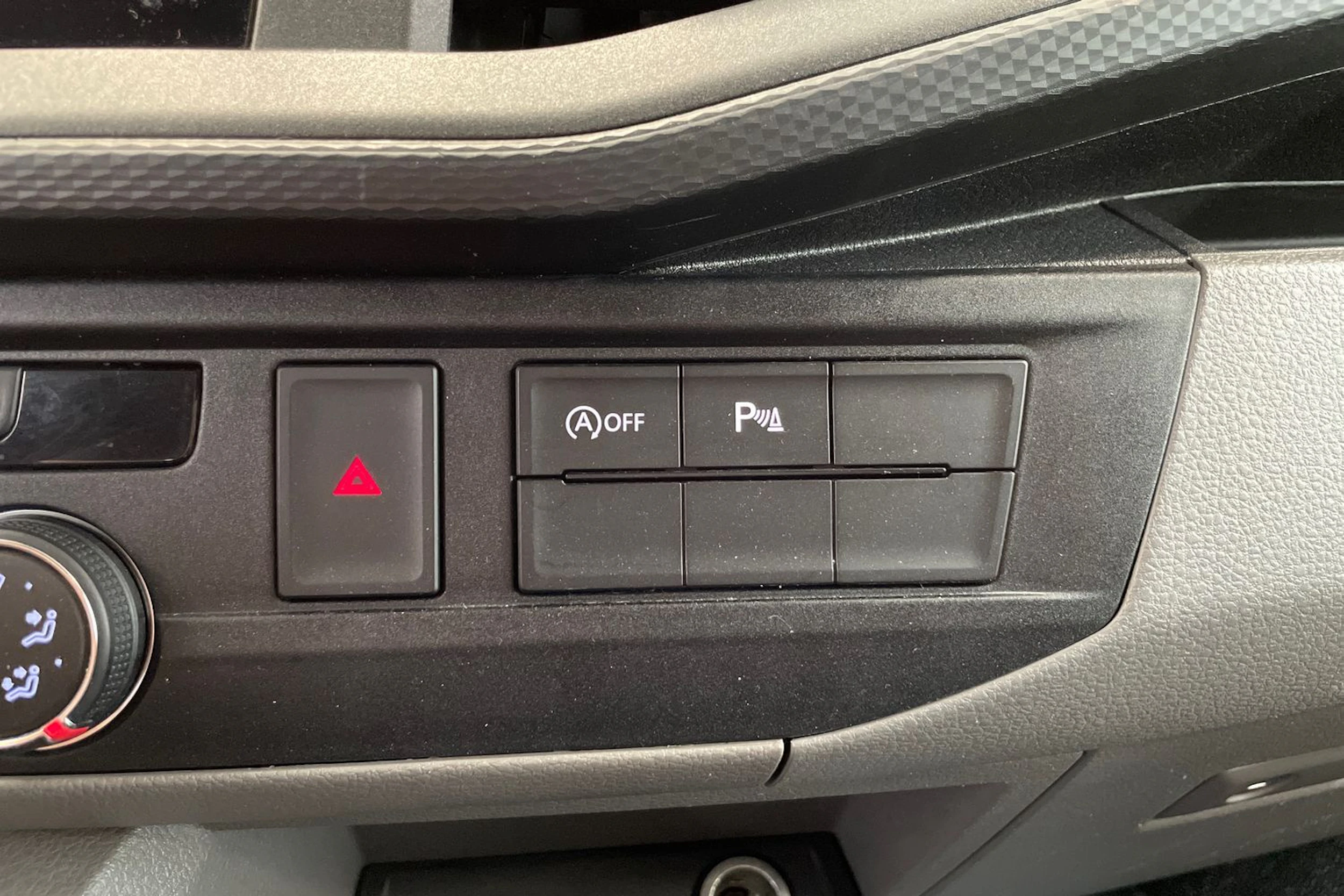 valkoinen Volkswagen Transporter 2020 kuva 30.
