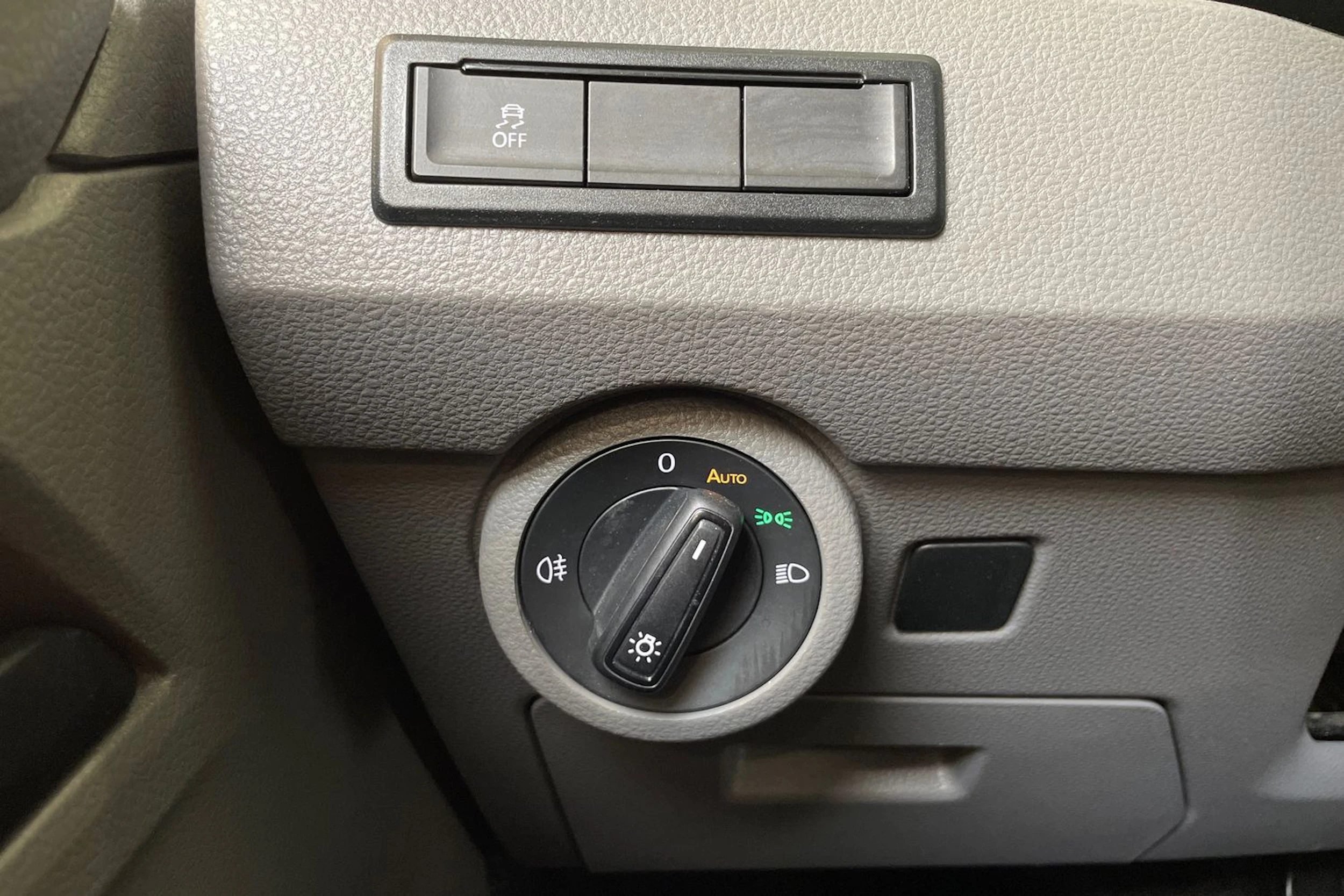 valkoinen Volkswagen Transporter 2020 kuva 31.