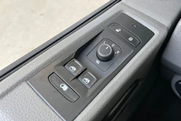 valkoinen Volkswagen Transporter 2020 kuva 32.